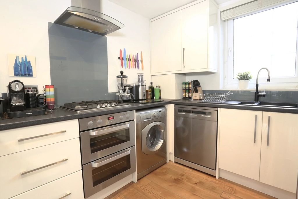 Property photo 2 of 18 Kitchen