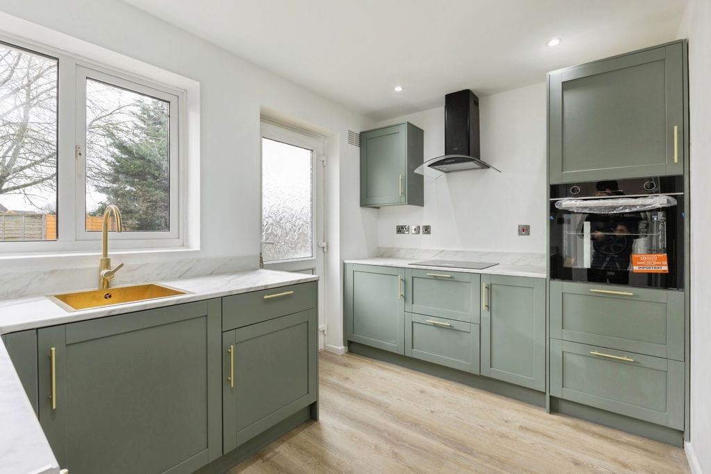 Property photo 3 of 16 Pbox-Img.Jpg