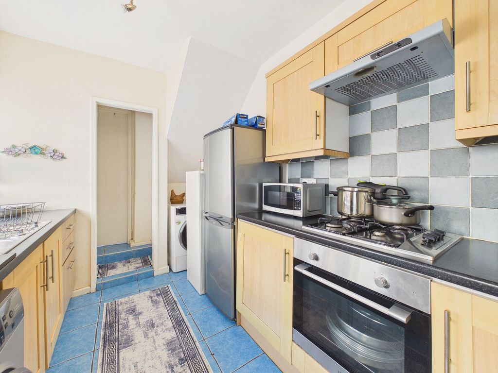 Property photo 3 of 11 Kitchen