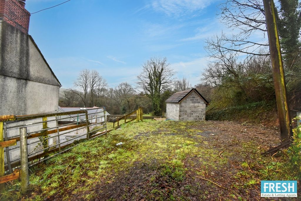 Property photo 2 of 32