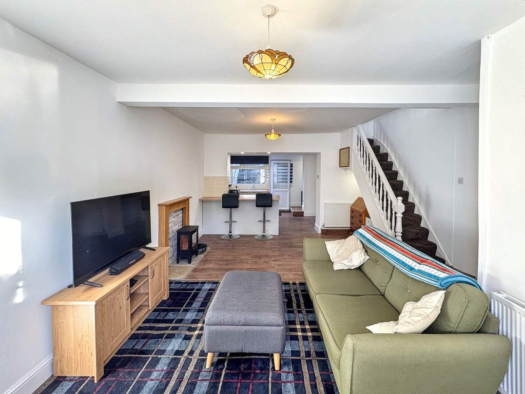 Property photo 2 of 13 Lounge