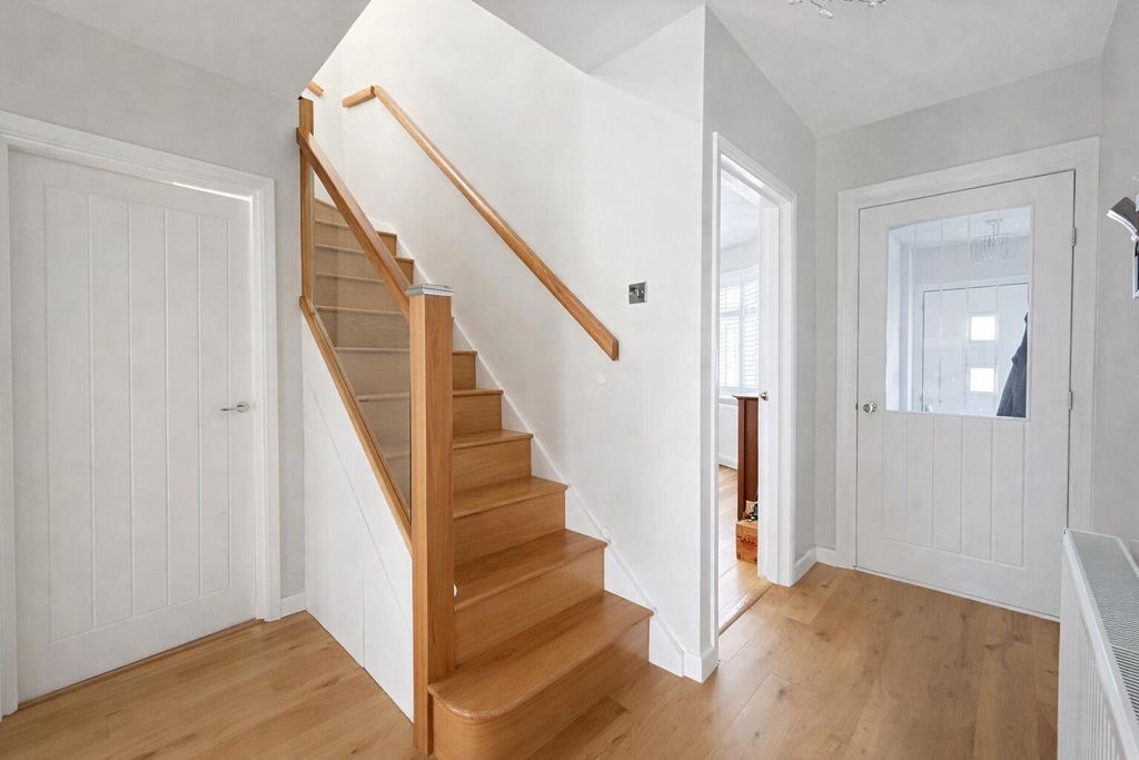 Property photo 2 of 22 Hallway