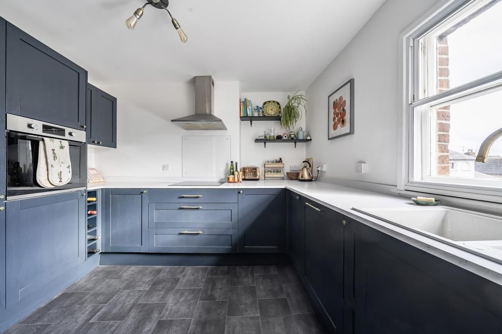 Property photo 3 of 19 Kitchen