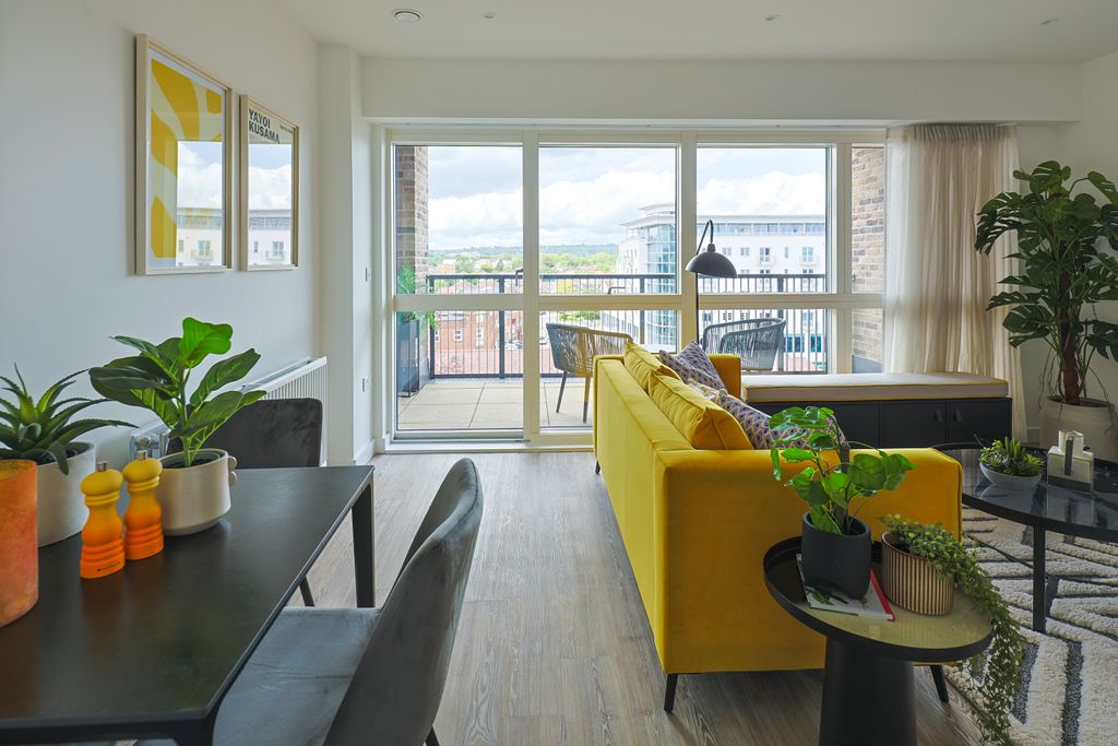 Property photo 1 of 19 Edgware Parade Show Apartment