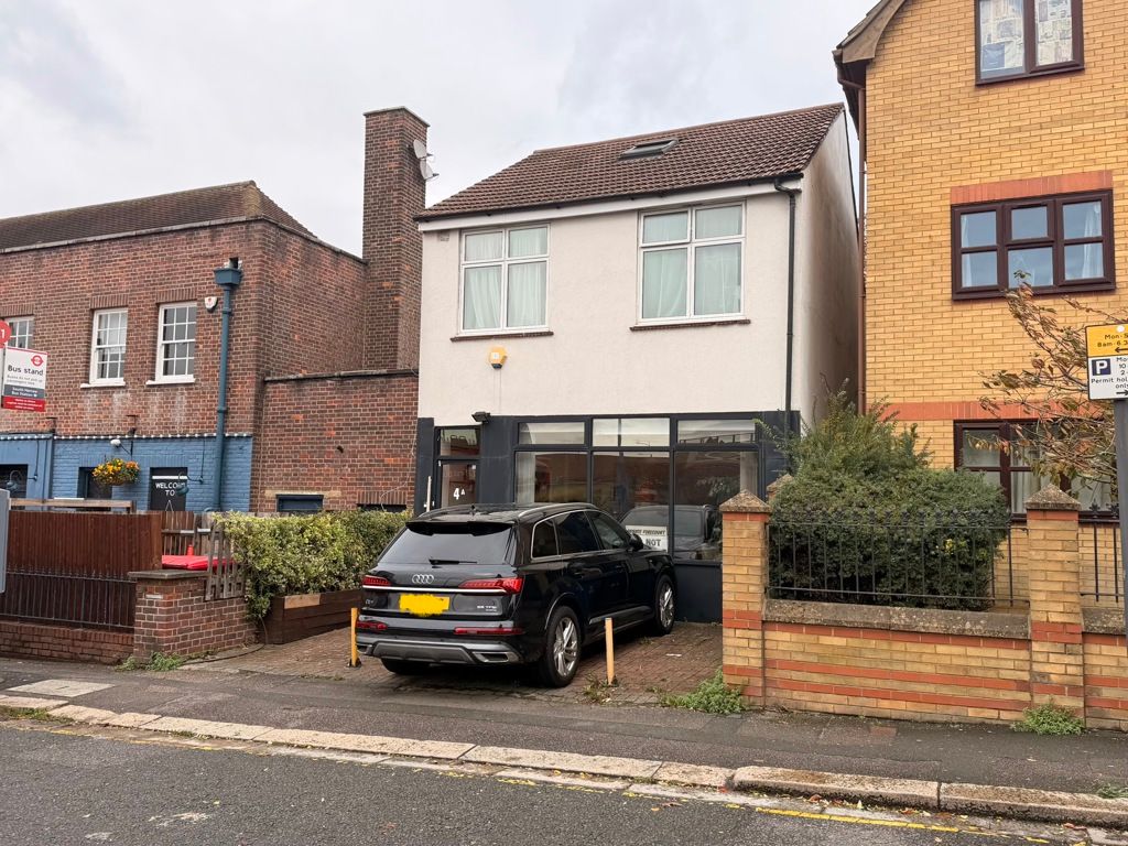 Property photo 3 of 8 Photo 6