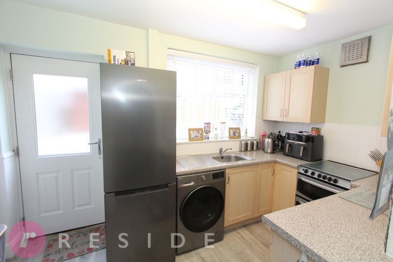 Property photo 3 of 11 Kitchen