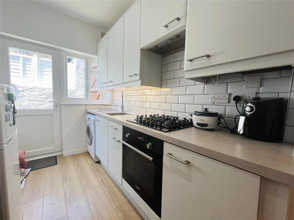 Property photo 3 of 9 Kitchen