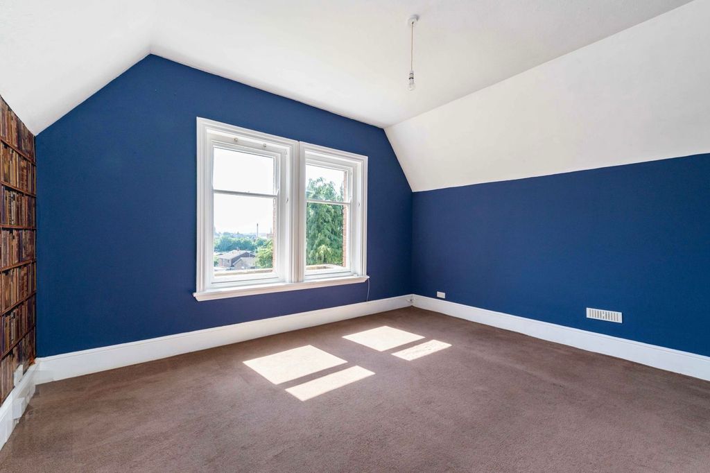 Property photo 3 of 11 20260105_192800000_Ios 1 1