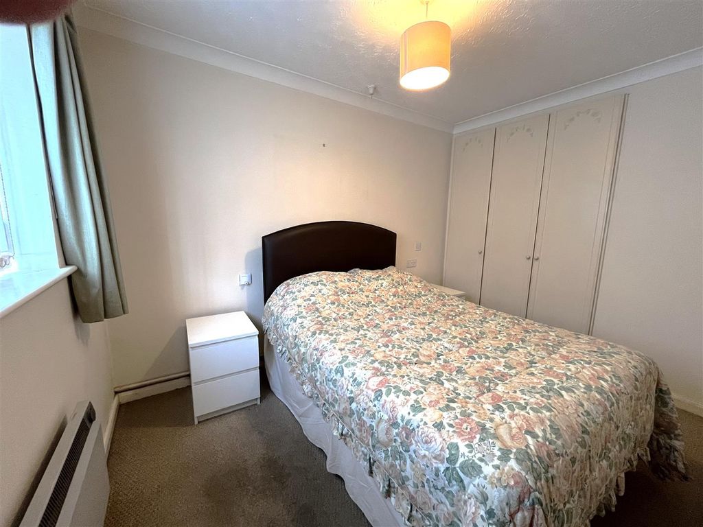 Property photo 3 of 13 Bedroom 1.Jpg