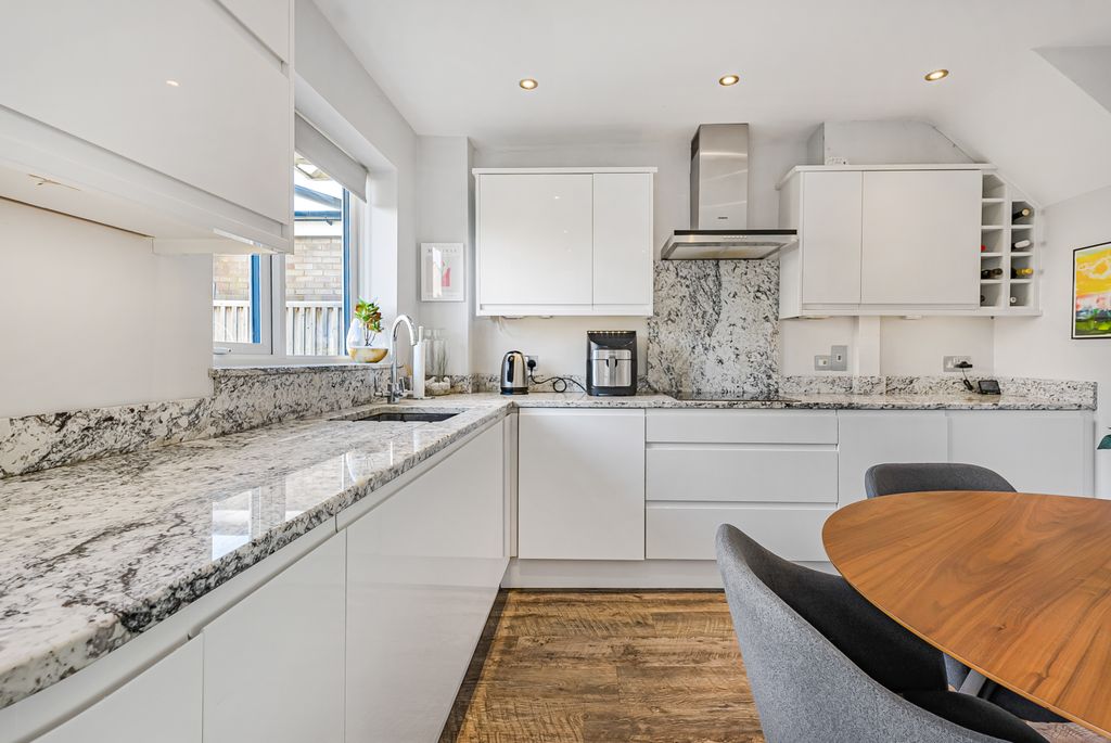 Property photo 3 of 17 Kitchen/Diner