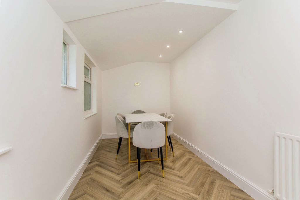 Property photo 3 of 17 Photography