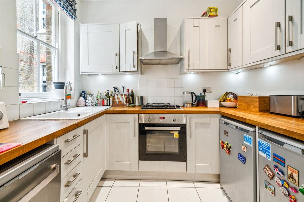 Property photo 3 of 9 Kitchen