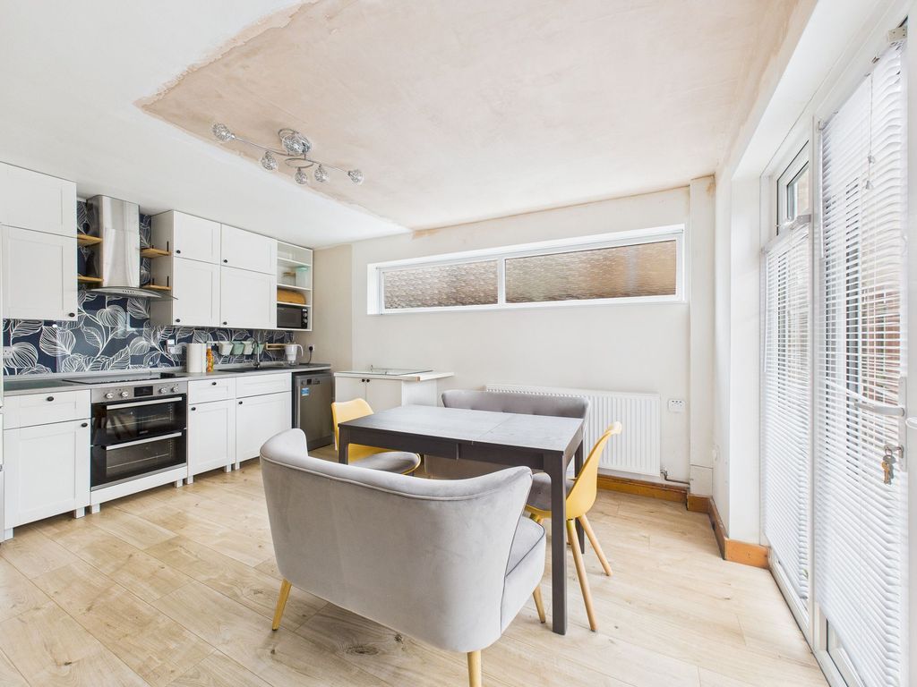 Property photo 2 of 15 Dining Kitchen