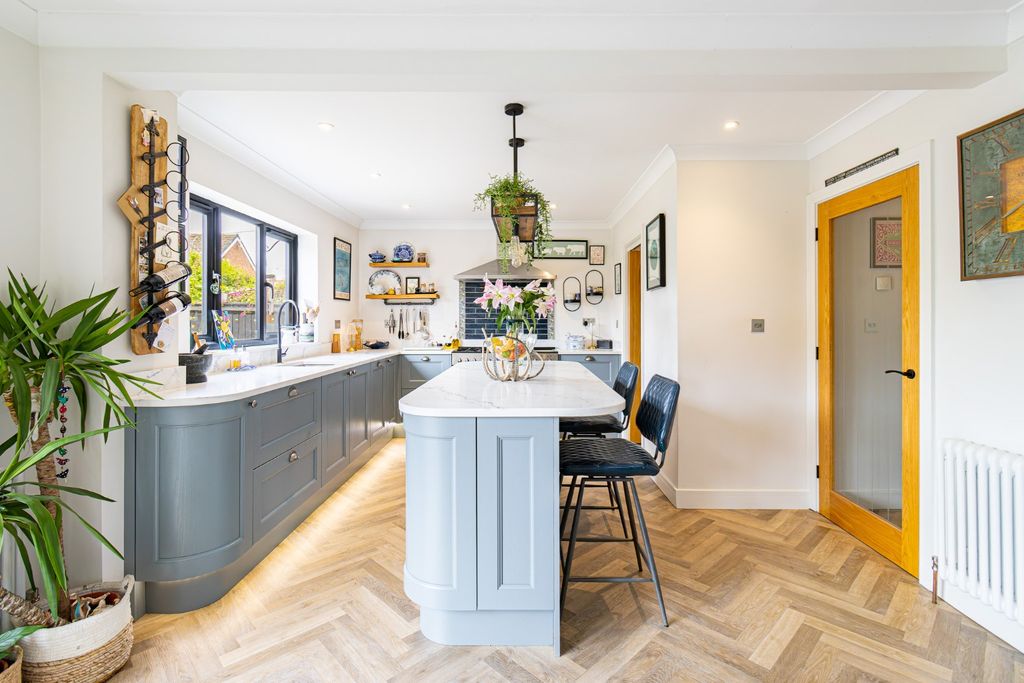 Property photo 2 of 38 5319474