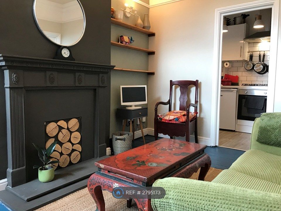 Property photo 1 of 8 Living Room