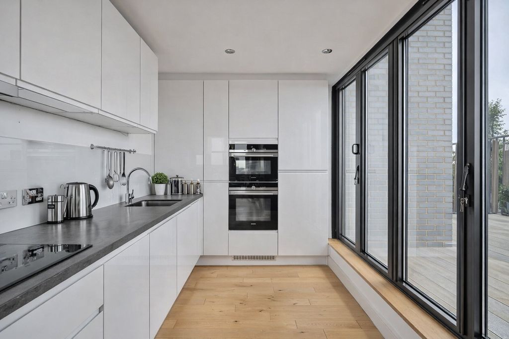 Property photo 3 of 9 Picture No. 32