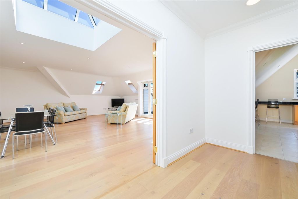 Additional image 7 of 2 bed flat for saleFlanchford Road, Reigate RH2