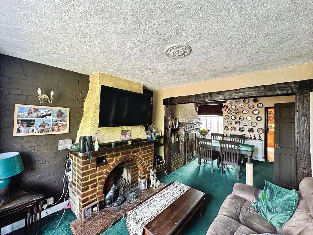 Property photo 3 of 20 Lounge