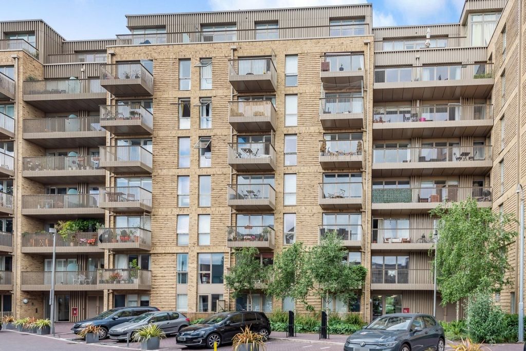 Property photo 1 of 8 854813 (1)