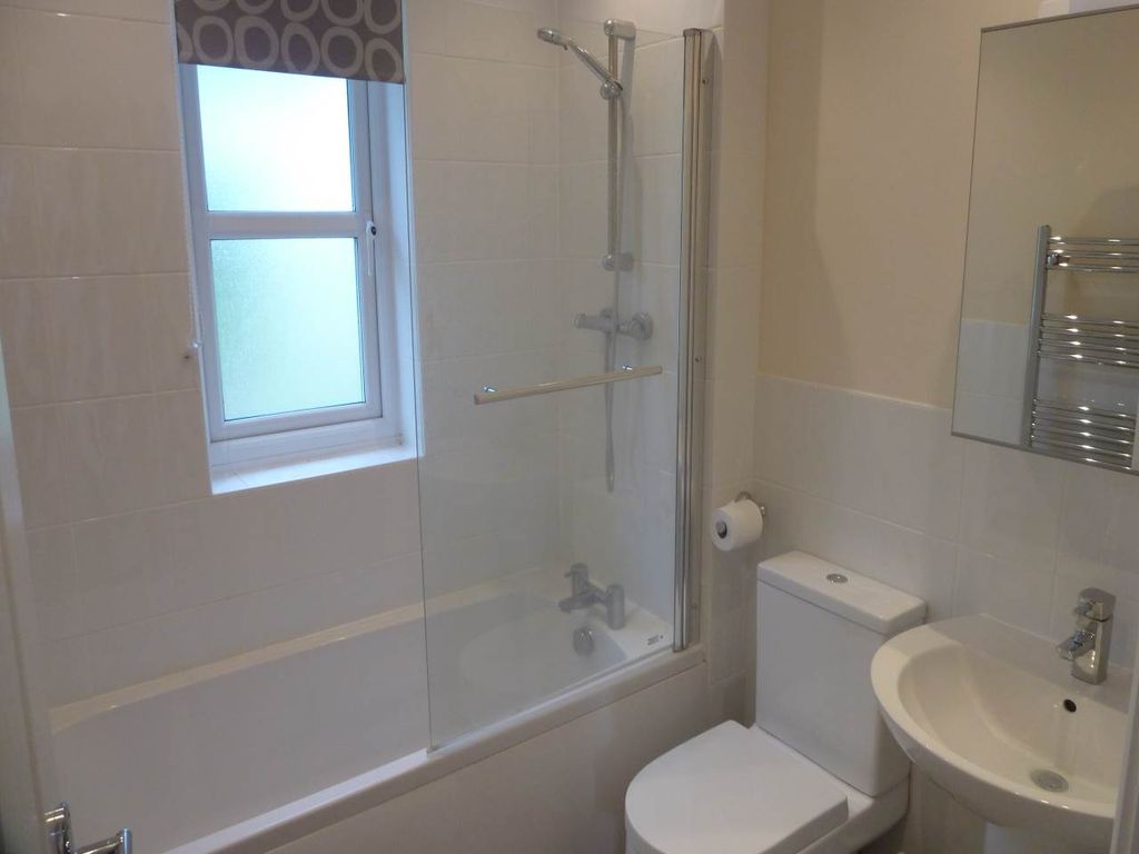 Property photo 3 of 13 Bathroom