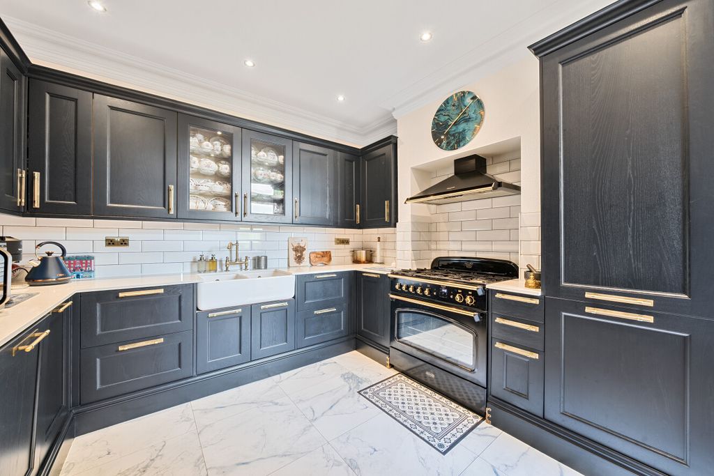 Property photo 3 of 26 1457121-21-6A073B...