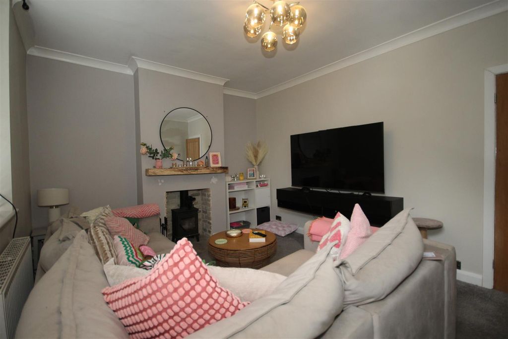 Property photo 2 of 13 Lounge