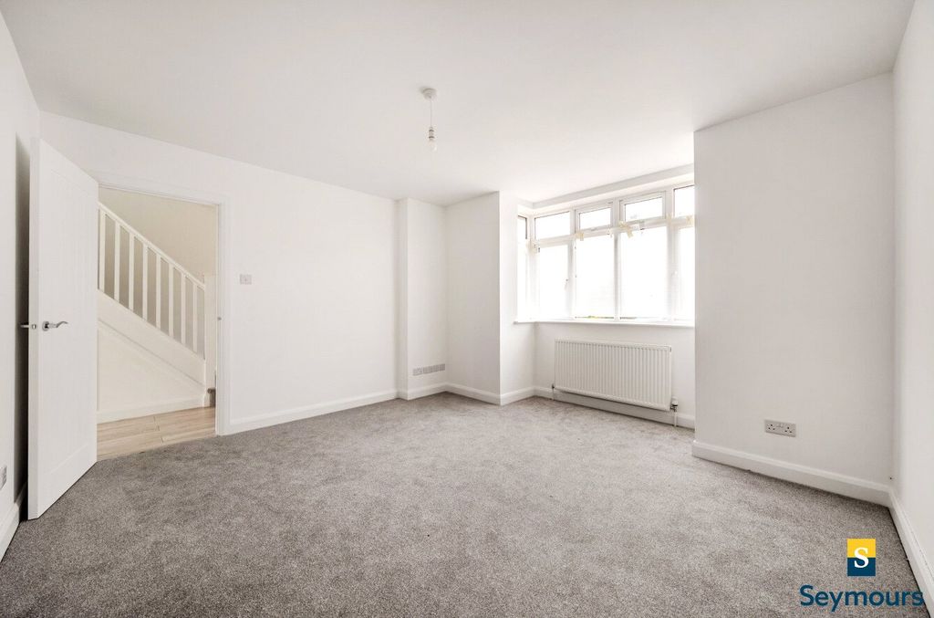 Property photo 2 of 19 Living Room