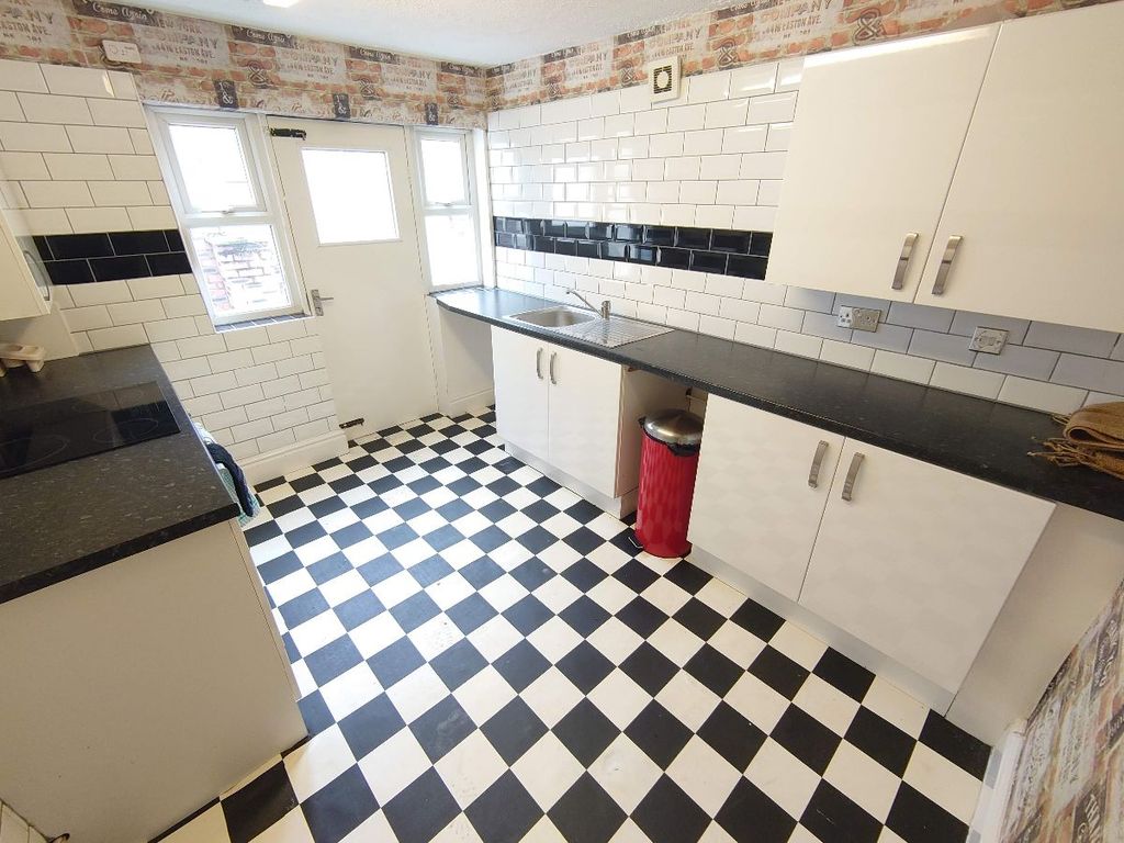 Property photo 2 of 14