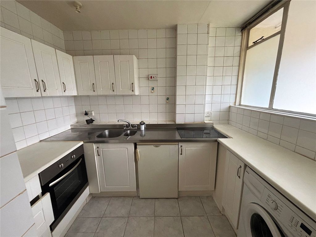 Property photo 2 of 11 Kitchen