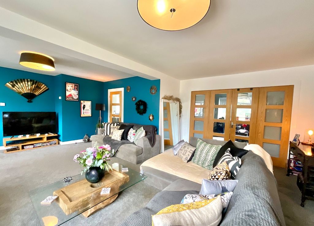 Property photo 2 of 43 4040835