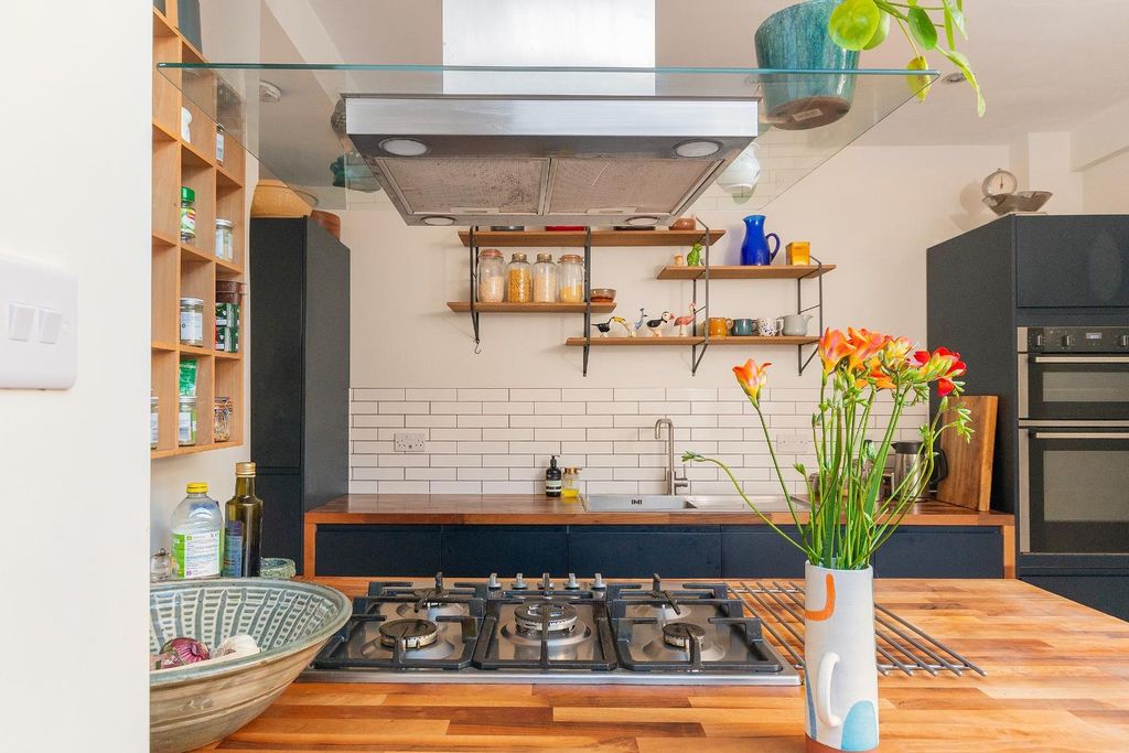 Property photo 1 of 41 1C6R1Wh - Kitchen B.Jpg