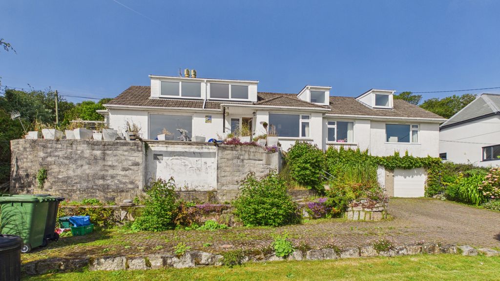 Property photo 1 of 14 4/5 Bedroom Bungalow For Sale