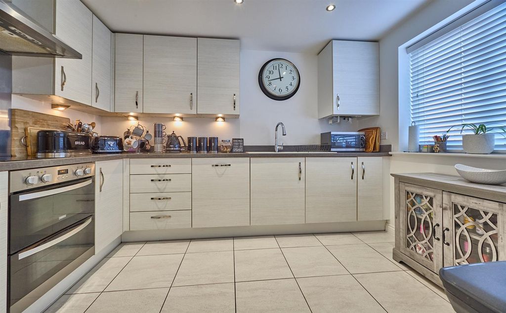 Property photo 2 of 20 85 Sansome Drive Hk 1.Jpg