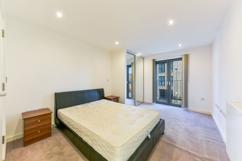 Property photo 3 of 10 Oval Quarter, Hamilt