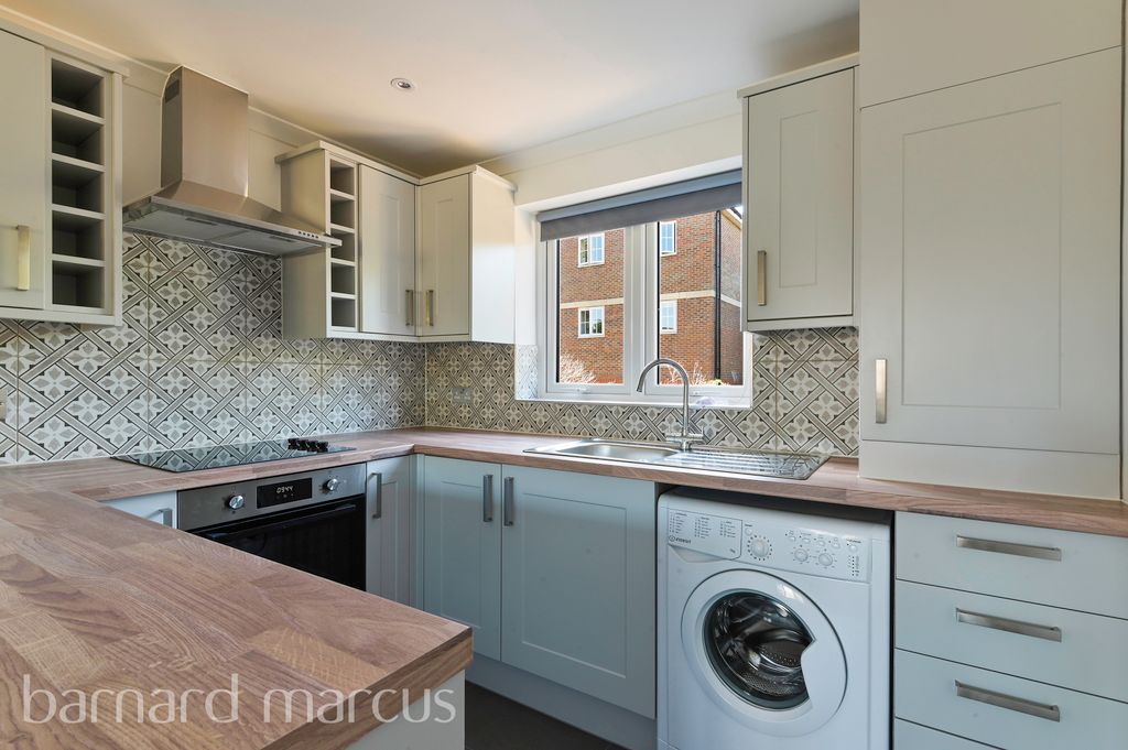 Property photo 2 of 8 Kitchen