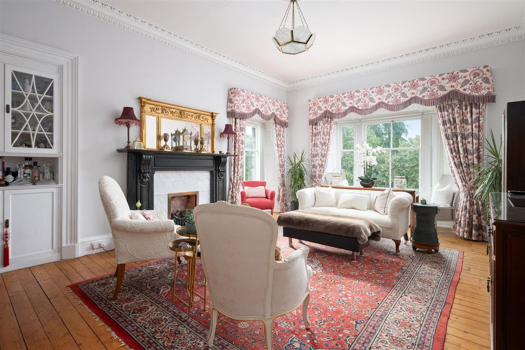 Property photo 2 of 39 0013-1Bkingjamespl.Jpg