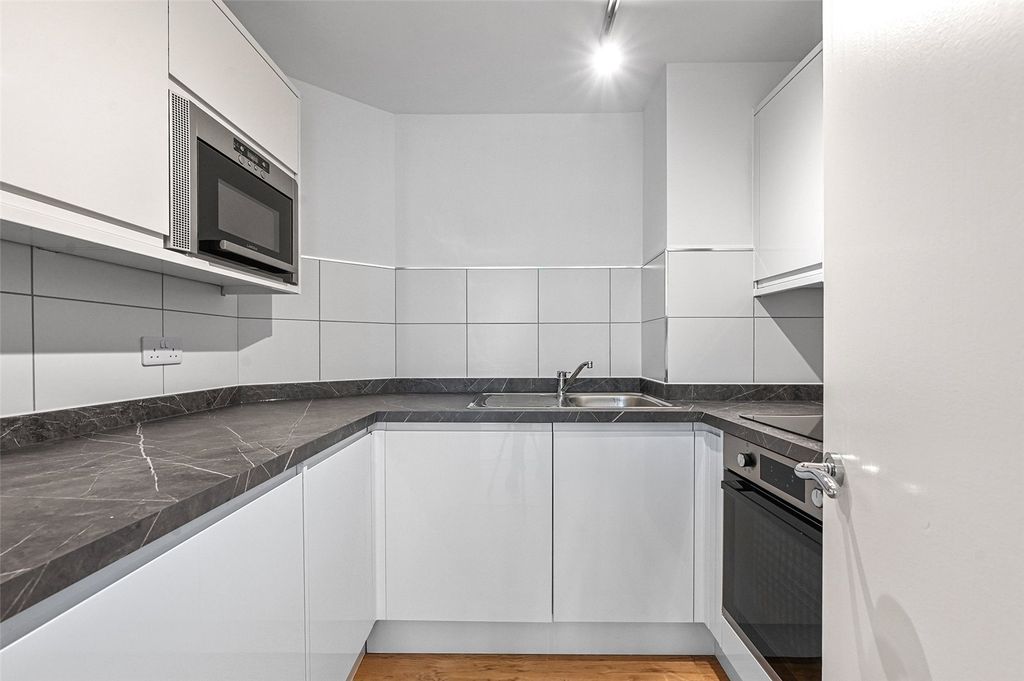 Property photo 2 of 10 Reception/ Kitchen
