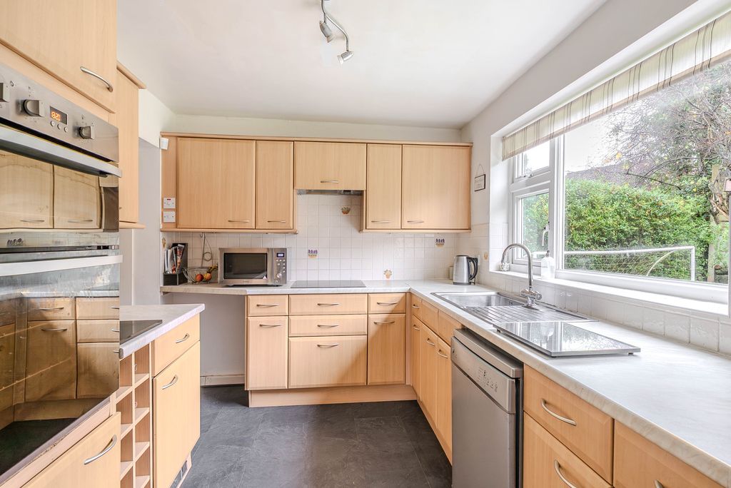 Property photo 3 of 21