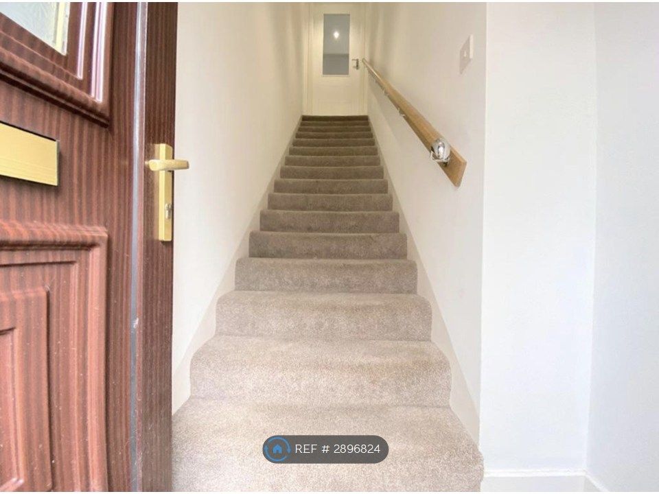 Property photo 2 of 10 Entrance Hall