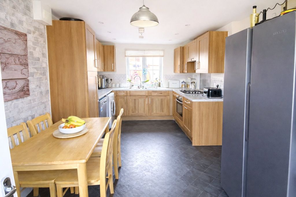 Property photo 3 of 11 Picture No. 18