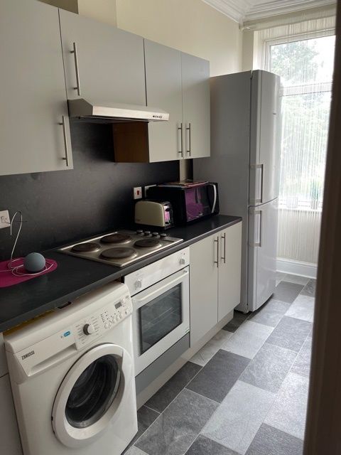 Property photo 1 of 7 76 Saville Street, Room 8