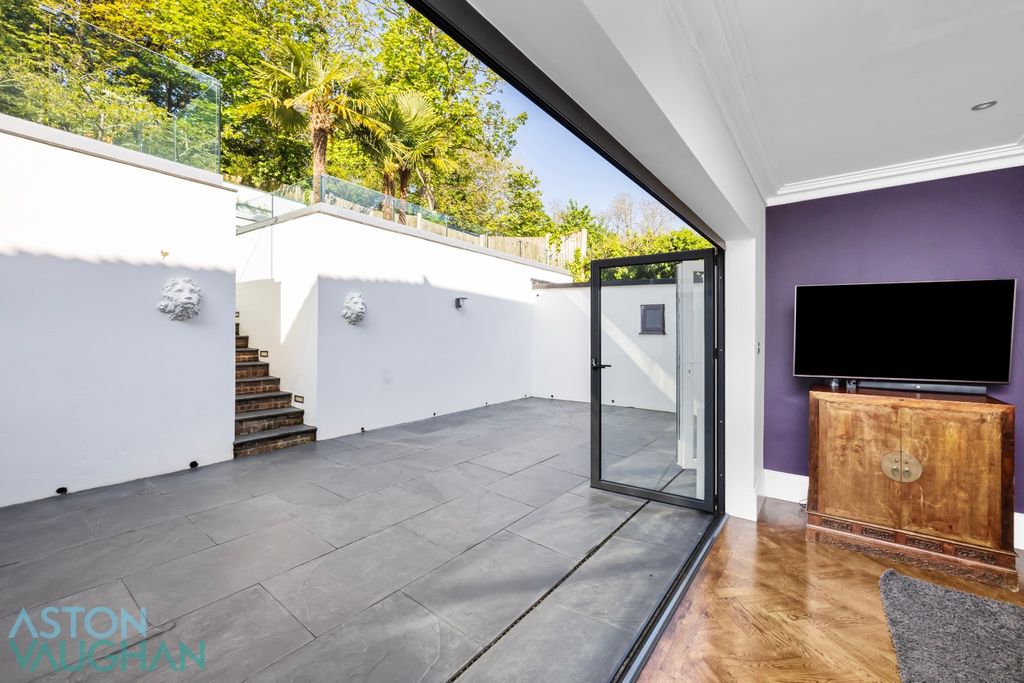 Property photo 3 of 25 5193853