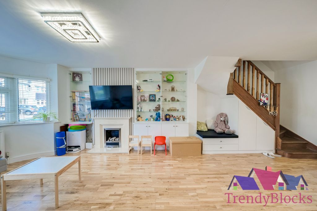 Property photo 3 of 14