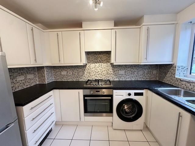 Property photo 2 of 9 Kitchen