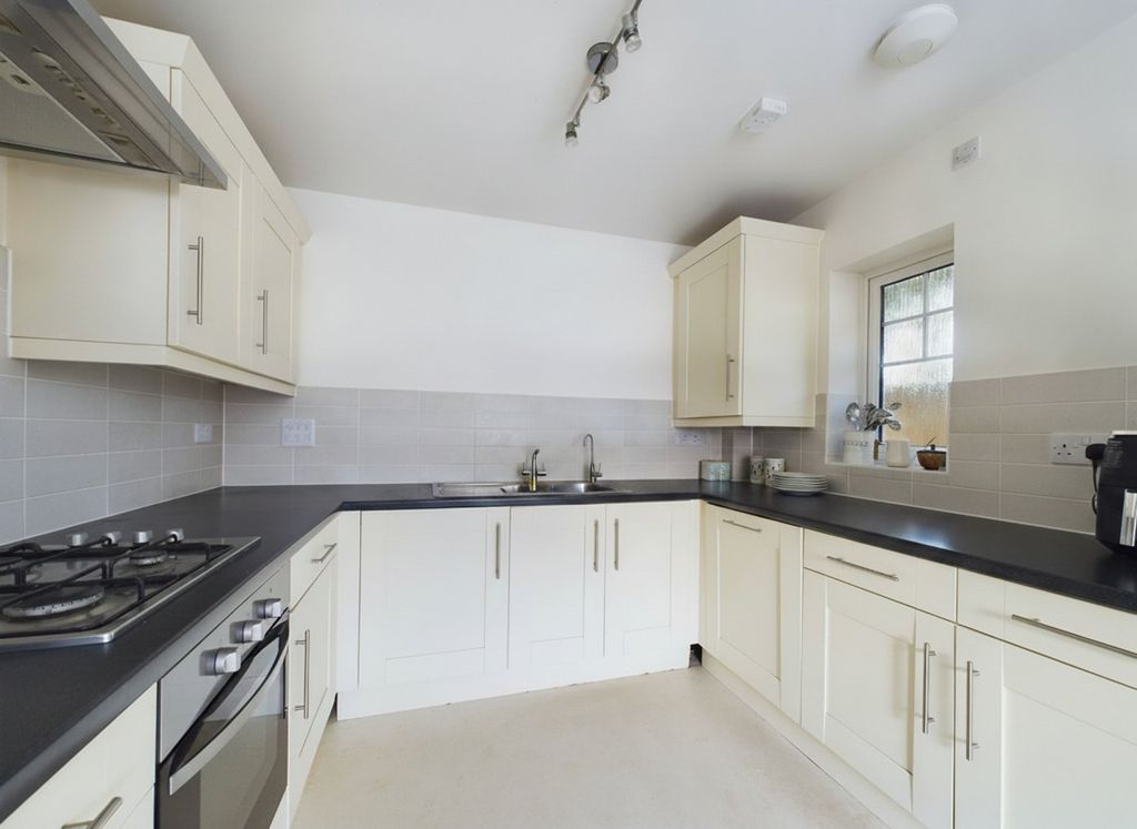Property photo 2 of 11 Picture No. 17