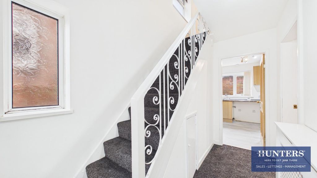 Property photo 3 of 19 Hallway