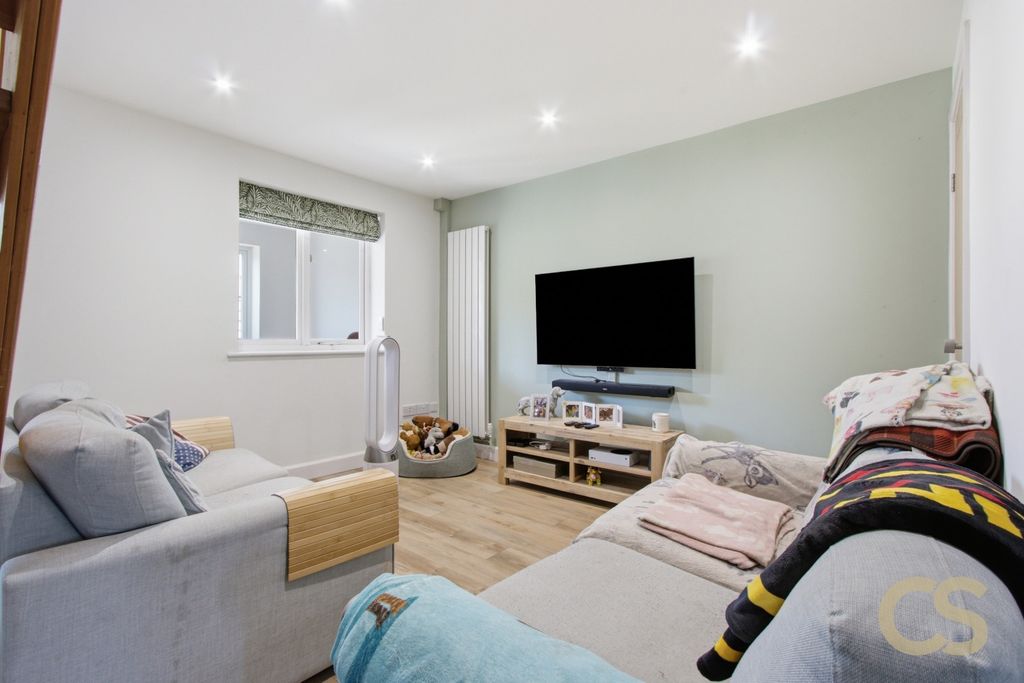 Property photo 3 of 16 5213155