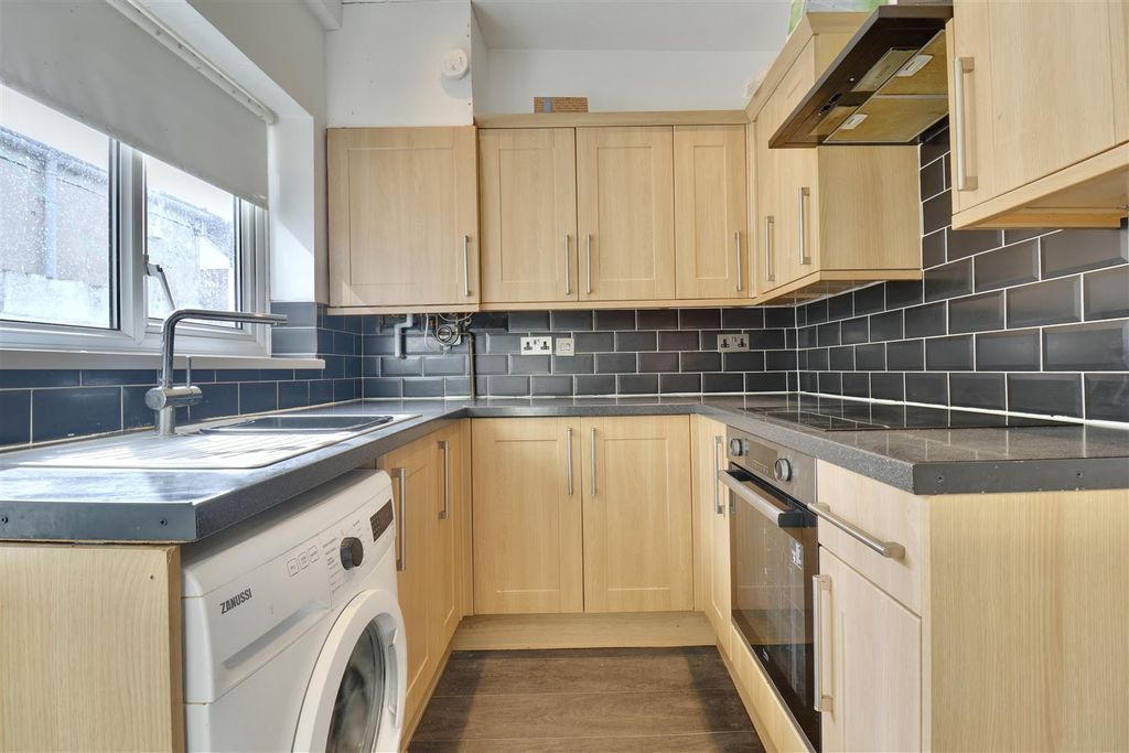 Property photo 2 of 10 B4C24F06-E2E1-43D3-B0C5-10Ac4Fc97175_1_201_A.Jpeg