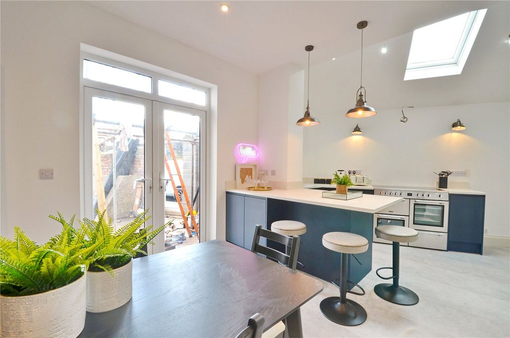 Property photo 3 of 15 Picture No. 02