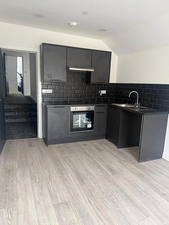 Apartment in Cardiff, Plasnewydd, Roath - View 3